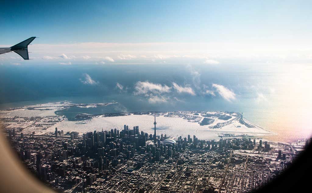 Im Flugzeug über Toronto