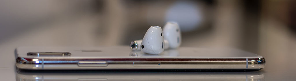 Darf man im Flugzeug AirPods benutzen? Airlines und Regeln