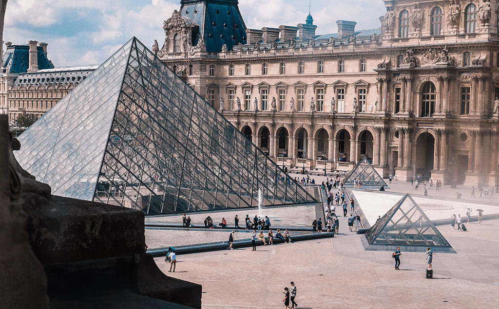 Paris | Sicht auf die Louvre Pyramide